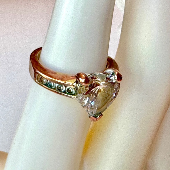 EDCO Chunky Crystal Heart Ring, Size 6, pls see video - Picture 3 of 10
